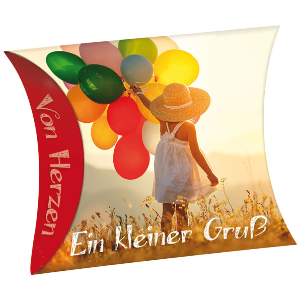 Kind mit Luftballons Hut Kornfeld